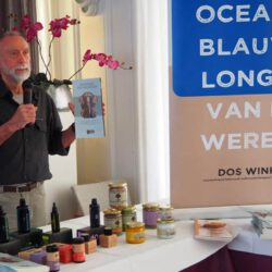 Dos Winkel van de Sea First Foundation met de Amanprana folder