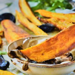 Citrouille rôtie à l'ail noir et à la sauge