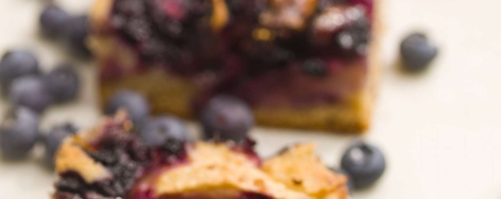 Recipe for Apple slice cake with forest fruits recipe