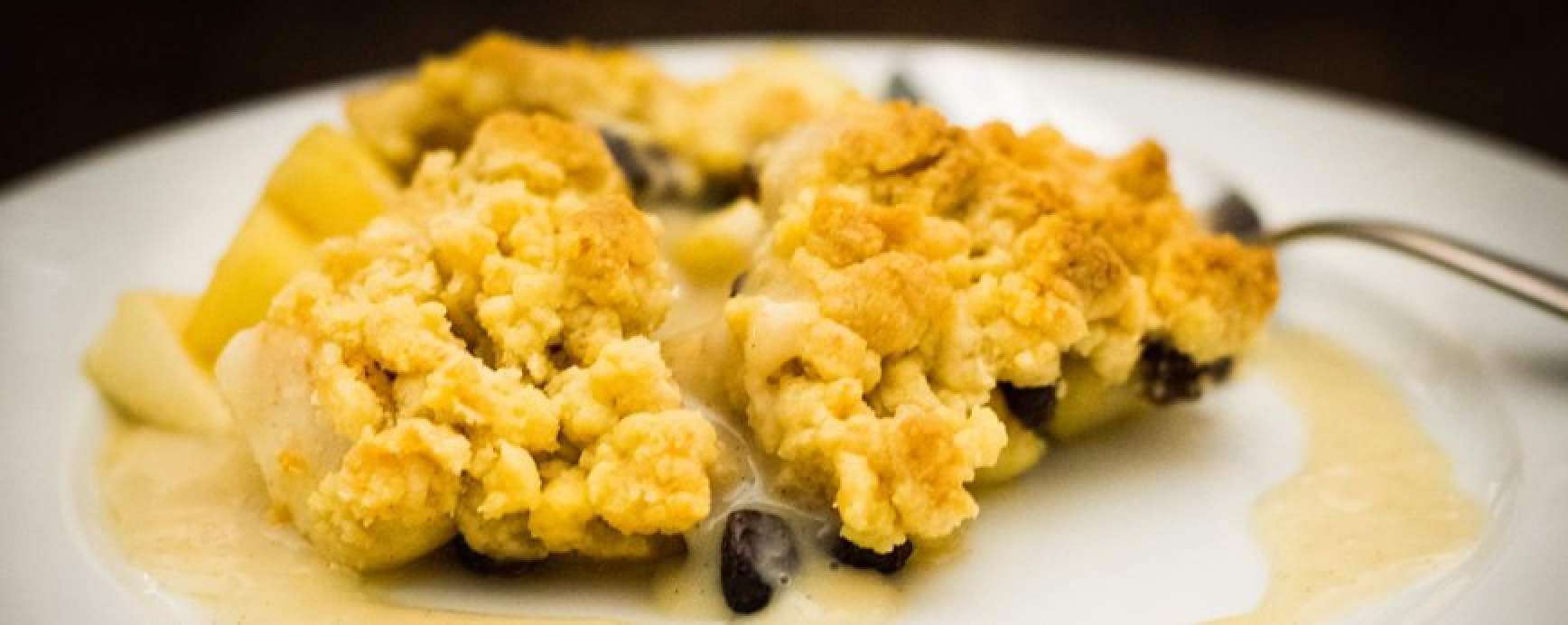 Apple crumble recipe with spelled flour crumble and vanilla sauce