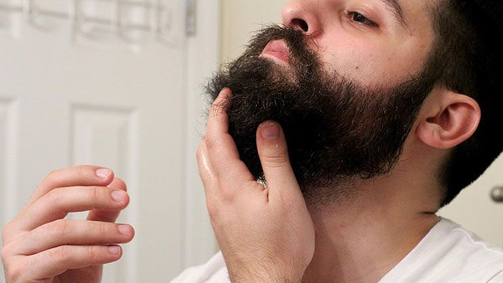 soin de la barbe à l'huile de coco