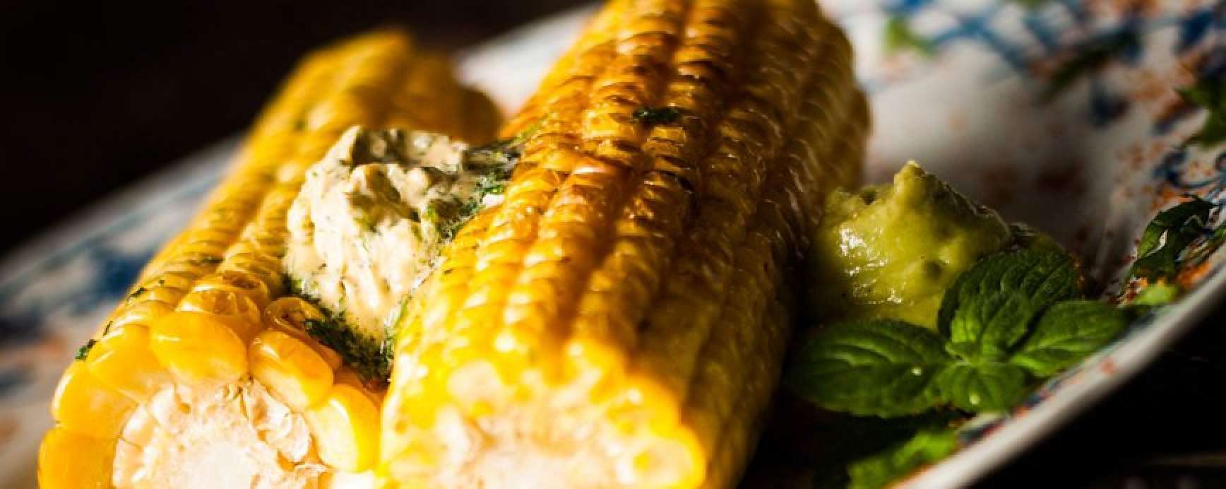 Recipe for Grilled corn on the cob with vegan butter, made with coconut blossom sugar and a sprinkle