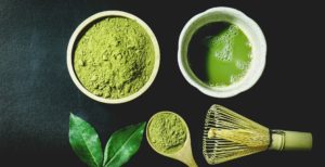 Matcha Japanse groene thee poeder en wisk