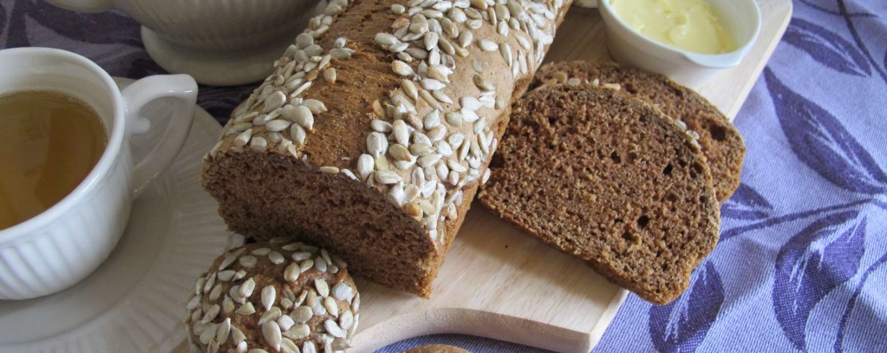 Making high-fiber breakfast cake with the coconut flour from Amanprana