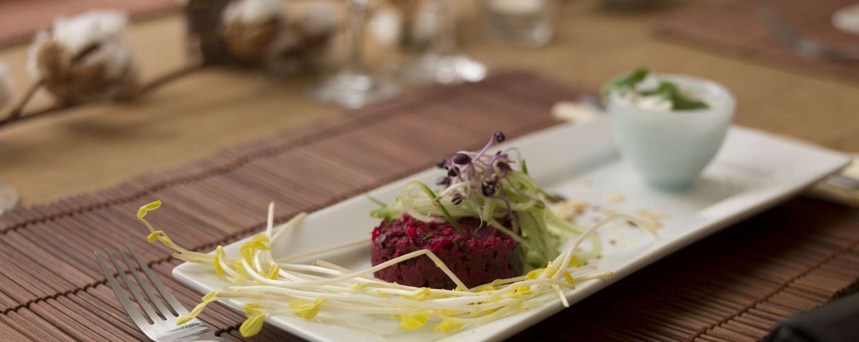 Beetroot hummus, fast, easy, tasty and organic