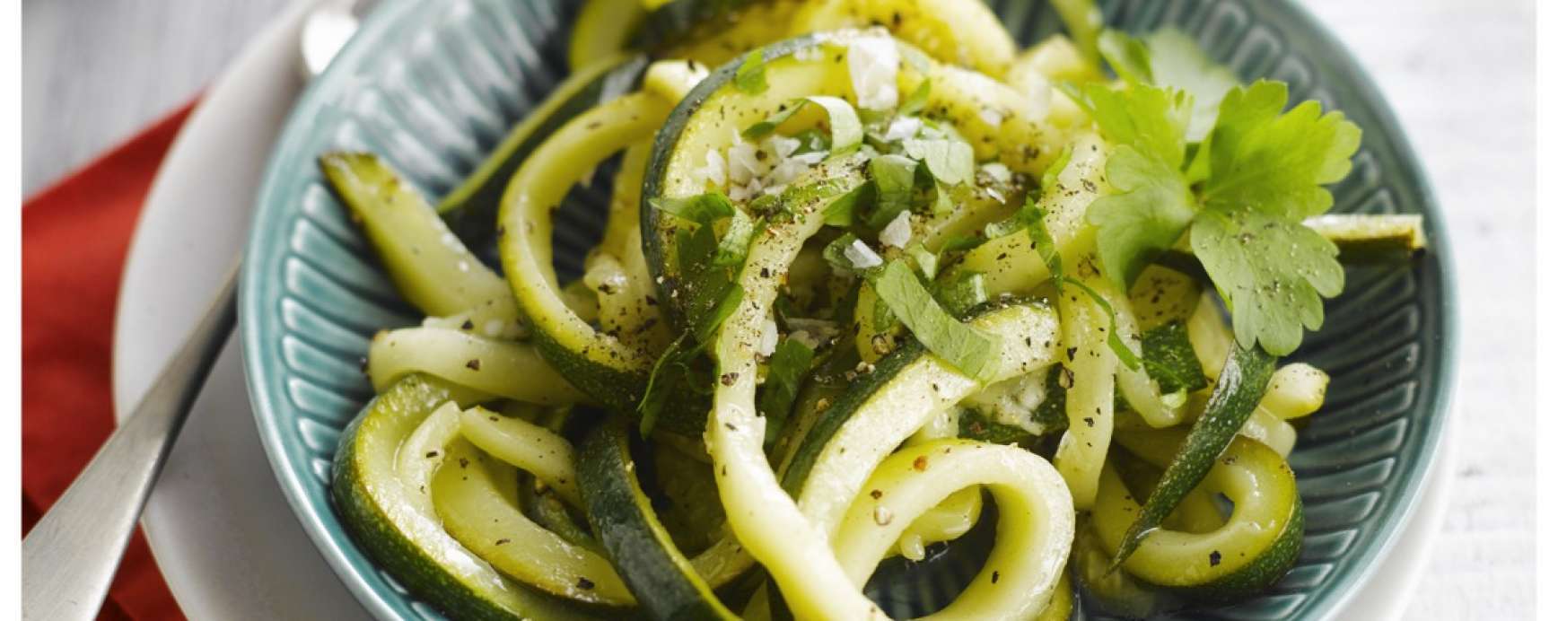 Recipe for courgette strings salad with walnut oil | delicious and original