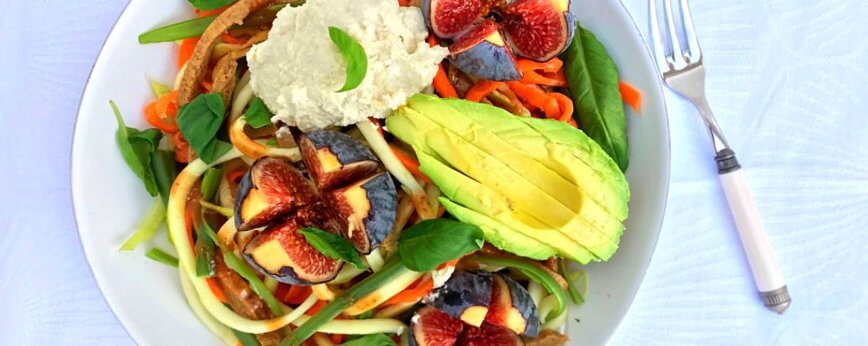 Spaghetti of vegetables with fresh figs and cashew cream - Amanprana