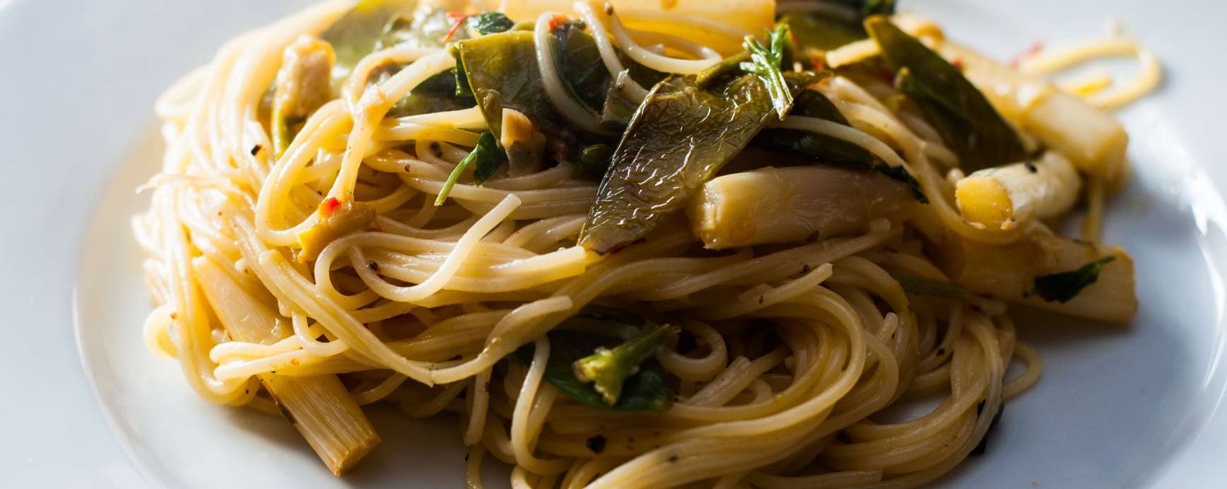 Recipe for Creamy spaghetti of spelt with asparagus and saffron.