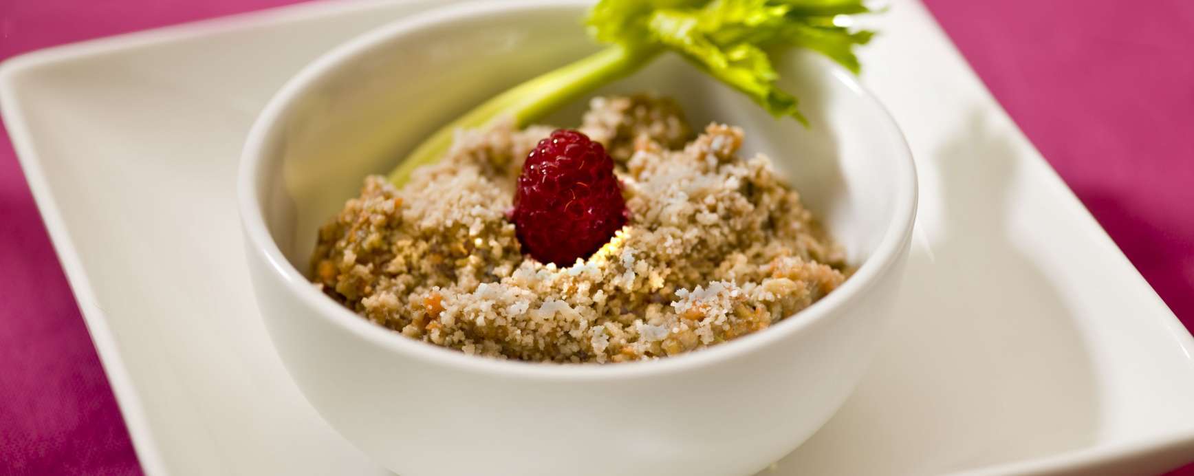 A super breakfast with spirulina, coconut flour, almond, harvemout ...? Try it now!