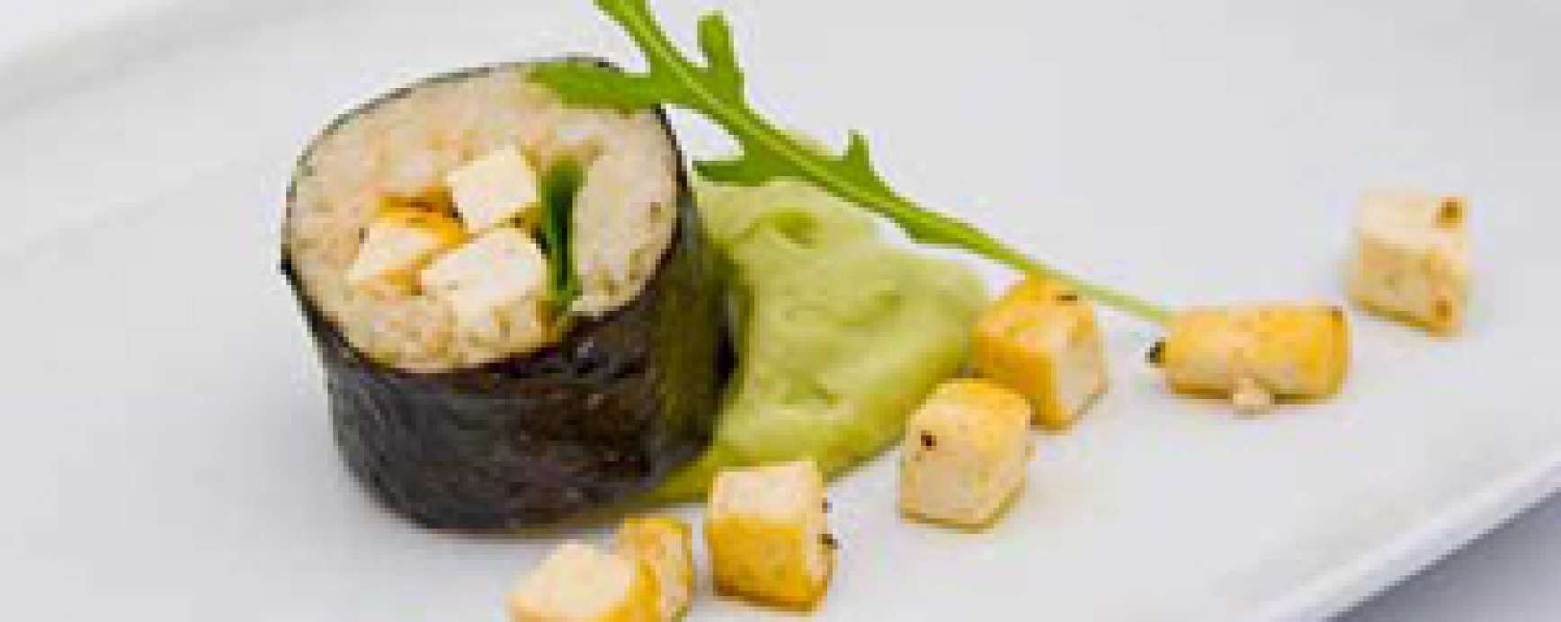 Recipe for sushi with cauliflower, bulgur, spicy tofu and avocado dip